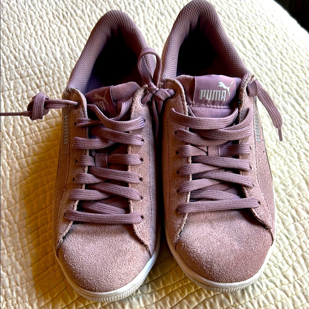 Puma Women's lavender Suede Sneakers